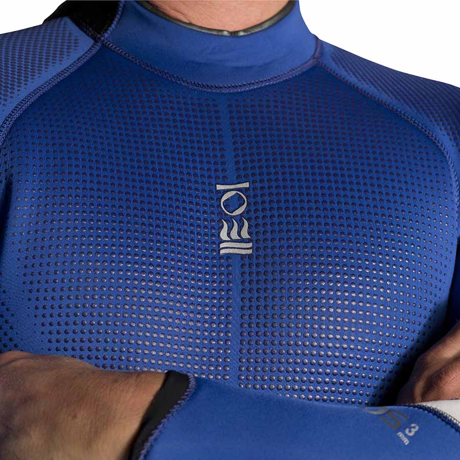 Chestshot of man wearing Xenos wetsuit by Fourth Element